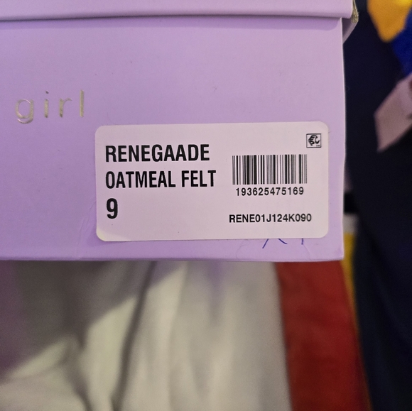 Madden Girl Oatmeal Renegades - Picture 11 of 11